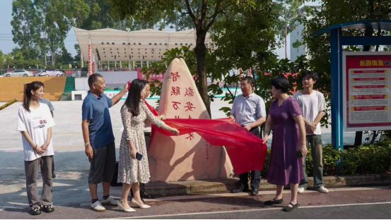 皇冠365官方app