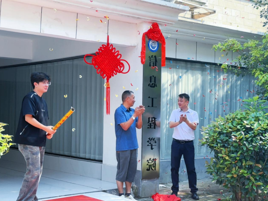 皇冠365官方app